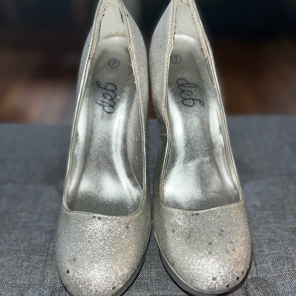 Deb Silver Glitter/Sequin Platform Heels 7 - Picture 5 of 7
